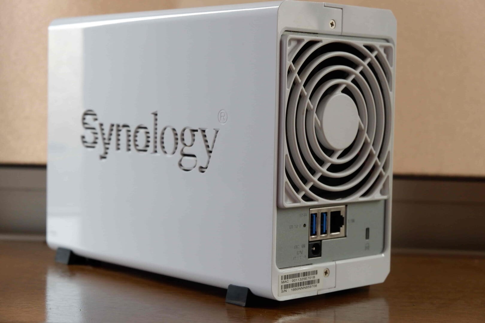 Synology DS216j 背面