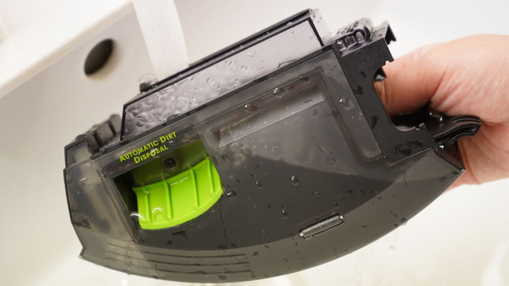 iRobot Rommba i7+ - ダストケースの水洗い